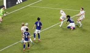乒乓球明星樊振东亮相英超赛场引发关注